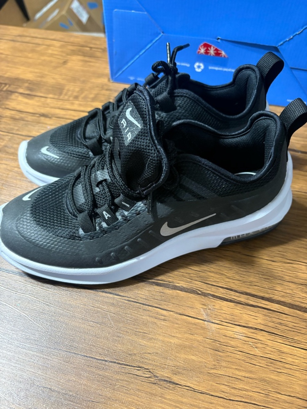 Nike Air Max Axis